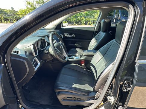 Used 2017 Chevrolet Equinox Premier w/ Enhanced Convenience Package AWD/4WD image 13