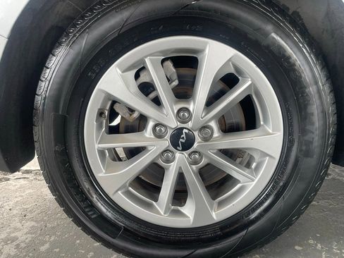 Used 2024 Kia Carnival LX image 70