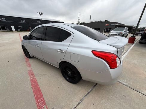 Used 2014 Nissan Versa SV image 27