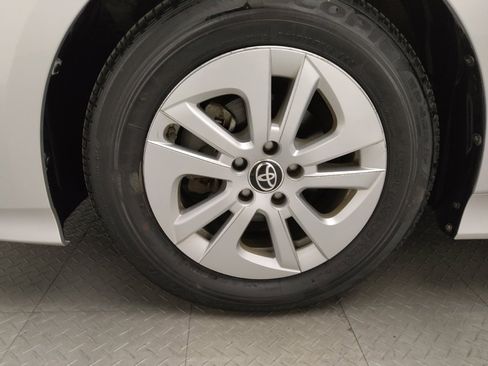 Used 2017 Toyota Prius Two w/ Carpet Mat Package image 31