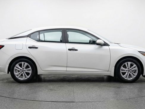 Used 2025 Nissan Sentra S FWD image 11