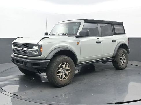 Used 2021 Ford Bronco Badlands image 8