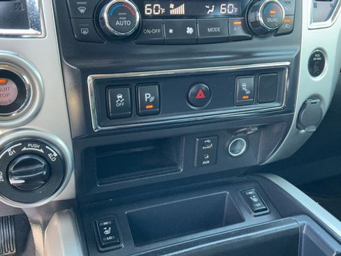 Used 2018 Nissan Titan SL AWD/4WD image 17