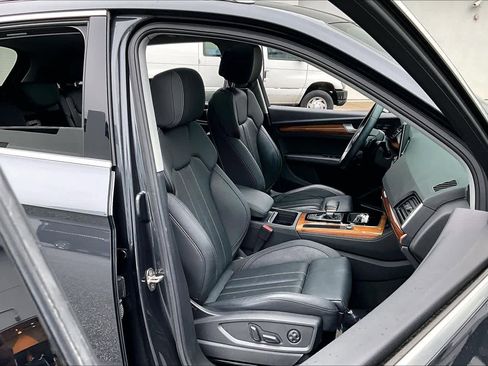 Used 2021 Audi Q5 Prestige w/ Prestige Package image 9