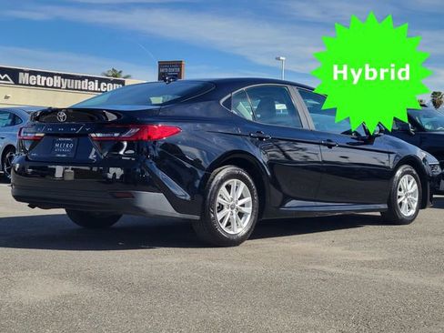 Used 2025 Toyota Camry LE image 2