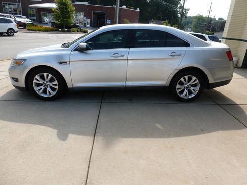 Used 2010 Ford Taurus SEL AWD/4WD image 6