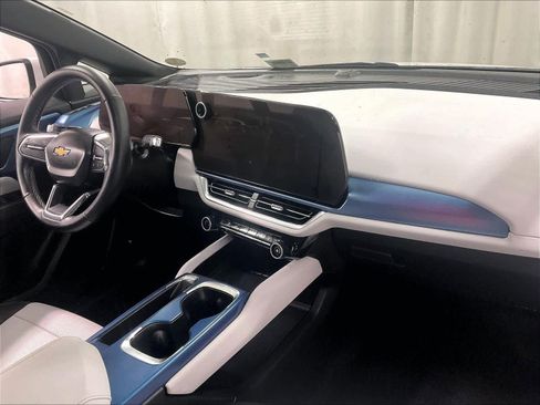 Used 2025 Chevrolet Equinox EV LT image 14