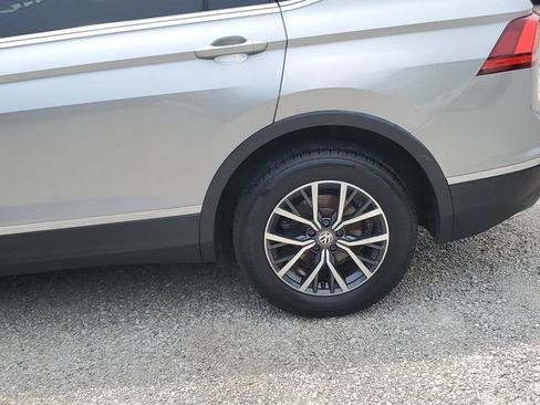 Used 2020 Volkswagen Tiguan SE w/ Panoramic Sunroof Package FWD image 8
