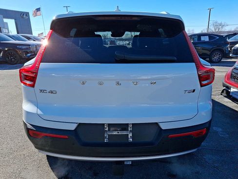 Used 2019 Volvo XC40 T5 Momentum image 4