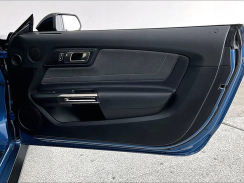 Used 2019 Ford Mustang Shelby GT350 w/ Technology Package RWD image 21