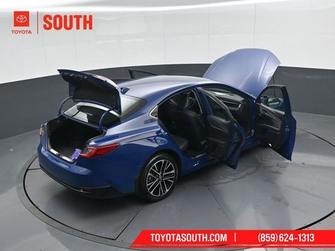 Used 2025 Toyota Camry XLE image 52