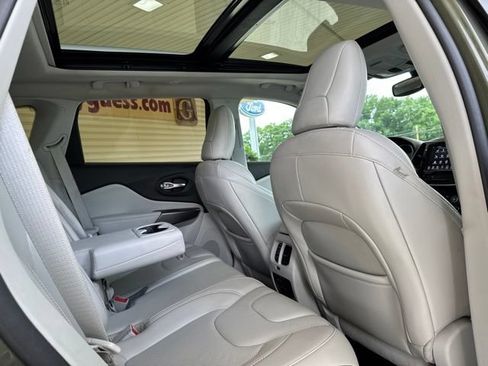 Used 2020 Jeep Cherokee Limited AWD/4WD image 5