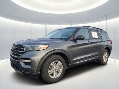 Used 2023 Ford Explorer XLT w/ Equipment Group 202A image 8