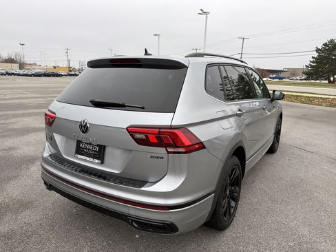 Used 2023 Volkswagen Tiguan SE R-Line image 3