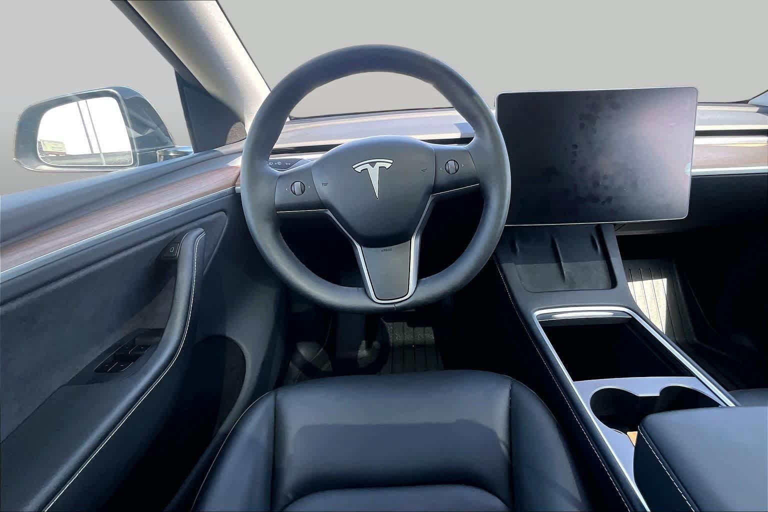 Used 2025 Tesla Model Y Long Range RWD image 5
