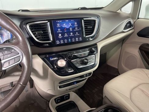 Used 2020 Chrysler Pacifica Touring-L Plus image 29