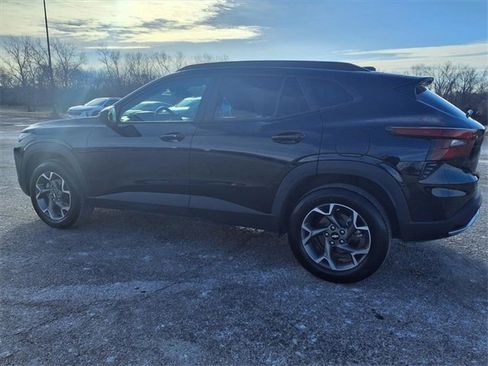 Used 2025 Chevrolet Trax LT w/ LT Convenience Package image 25