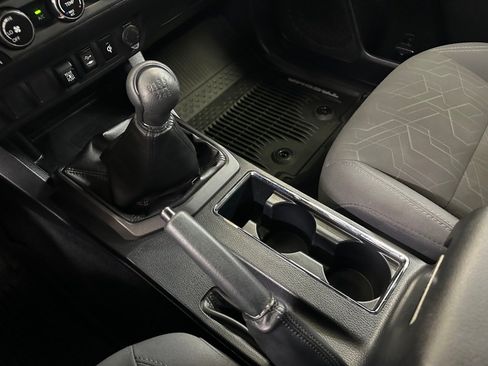 Used 2019 Toyota Tacoma TRD Sport AWD/4WD image 14