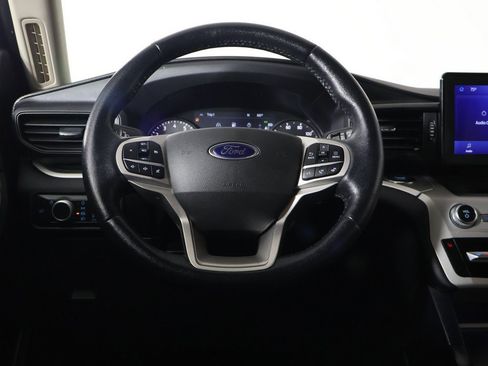Used 2022 Ford Explorer XLT image 37