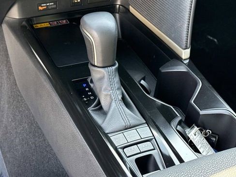 Used 2025 Toyota Camry SE w/ Convenience Package image 23