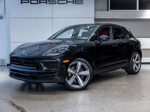 Certified 2025 Porsche Macan AWD/4WD image 1
