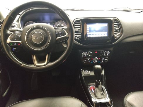 Used 2019 Jeep Compass Latitude FWD image 22