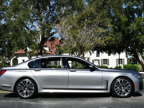 Used 2020 BMW 740i w/ Luxury Rear Seating Package image 32
