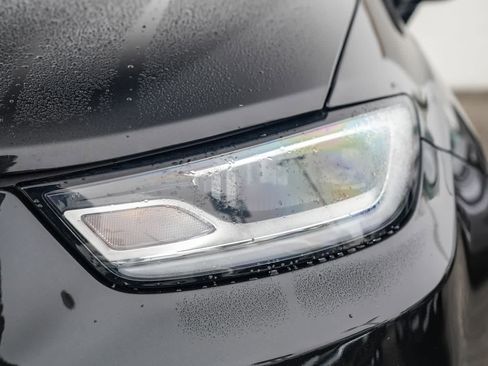 Used 2024 Chrysler Pacifica Touring-L image 8