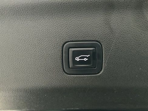 Used 2022 Chevrolet Tahoe LT w/ Luxury Package image 15