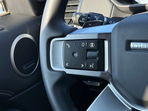 Certified 2025 Land Rover Discovery Dynamic SE image 19