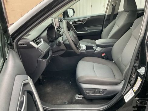Used 2025 Toyota RAV4 XLE AWD/4WD image 33