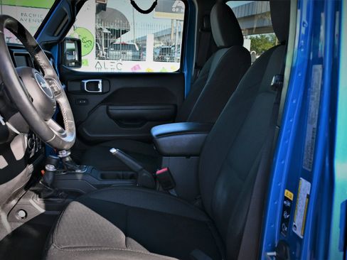 Used 2022 Jeep Wrangler Unlimited Sport w/ Xtreme Recon 35" Tire Package image 12