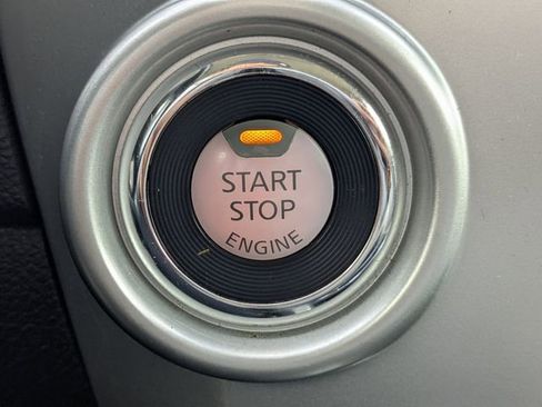 Used 2021 Nissan Titan SV w/ SV Convenience Package image 35