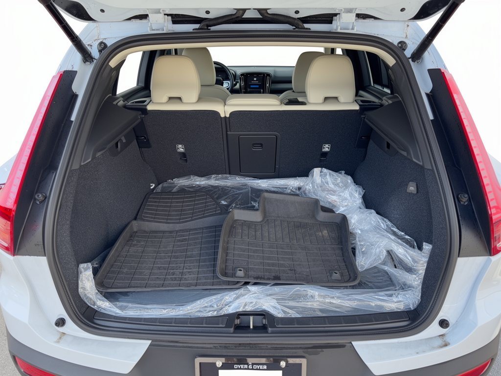 Certified 2026 Volvo XC40 B5 Plus w/ Protection Package Premier AWD/4WD image 28