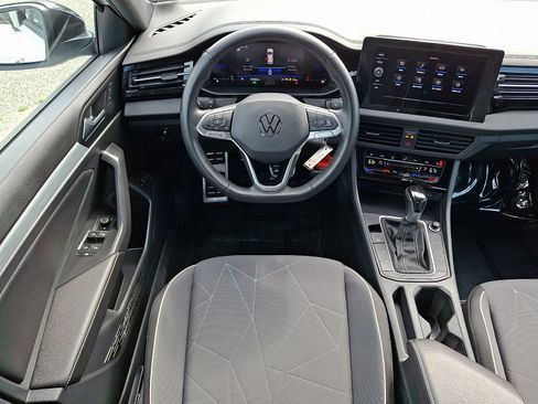 Used 2025 Volkswagen Jetta Sport FWD image 11