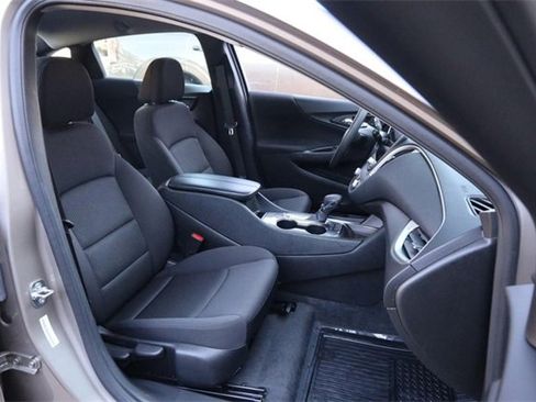 Used 2024 Chevrolet Malibu LT image 25