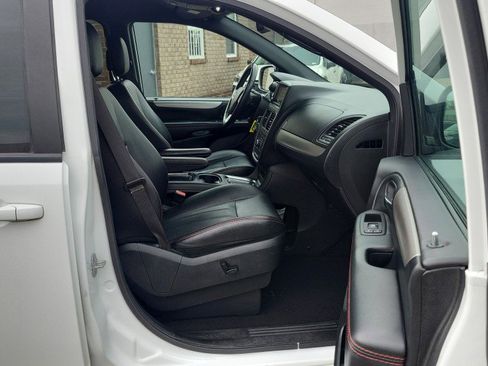 Used 2019 Dodge Grand Caravan GT image 21