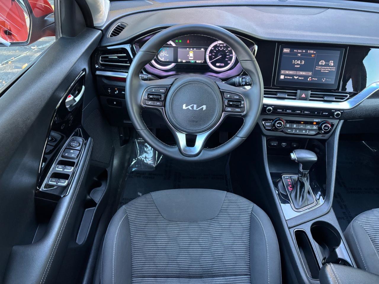 Used 2022 Kia Niro LXS FWD image 4