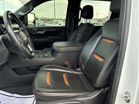 Used 2024 GMC Sierra 2500 AT4 w/ Technology Package AWD/4WD image 11