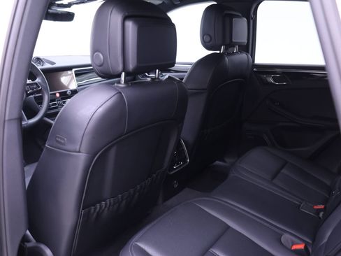 Used 2025 Porsche Macan image 17