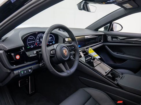 New 2026 Porsche Panamera 4 image 4