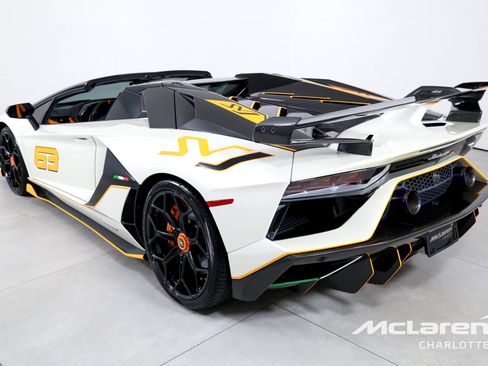 Used 2021 Lamborghini Aventador SVJ AWD/4WD image 8