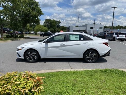 New 2025 Hyundai Elantra SEL image 5