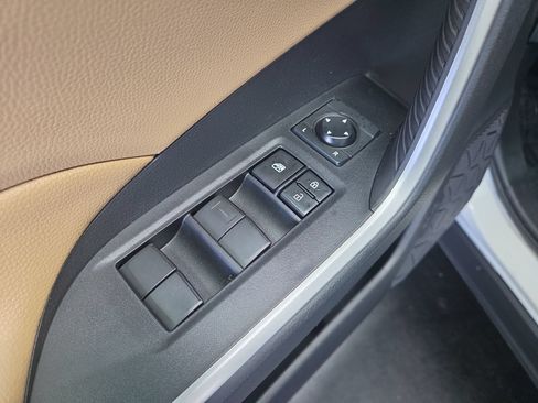 Used 2021 Toyota RAV4 XLE AWD/4WD image 14
