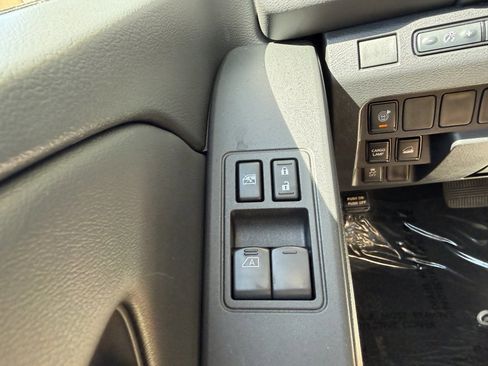 Used 2025 Nissan Frontier S AWD/4WD image 24