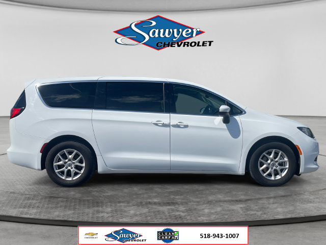 Used 2023 Chrysler Voyager LX FWD image 6