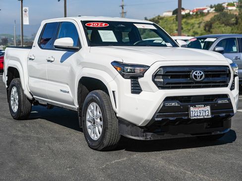 Certified 2024 Toyota Tacoma SR5 AWD/4WD image 5