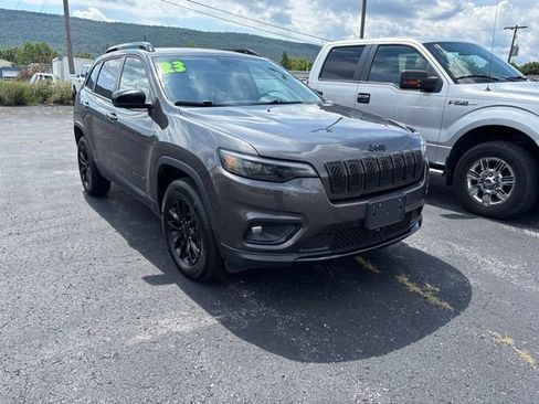 Used 2023 Jeep Cherokee Altitude Lux AWD/4WD image 2