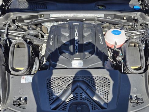 Used 2018 Porsche Macan Turbo image 29