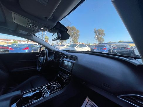 Used 2017 Jaguar XE image 12